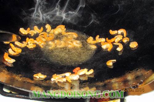 Cách làm bí ngòi xào tôm khô ngon cơm đẹp mắt cho bữa ăn gia đình phong phú và bổ sung nhiều chất dinh dưỡng 4