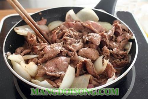 Cách làm bún trộn thịt bò xào ngon đơn giản cho bữa điểm tâm sáng nhanh gọn nhiều dưỡng chất 4