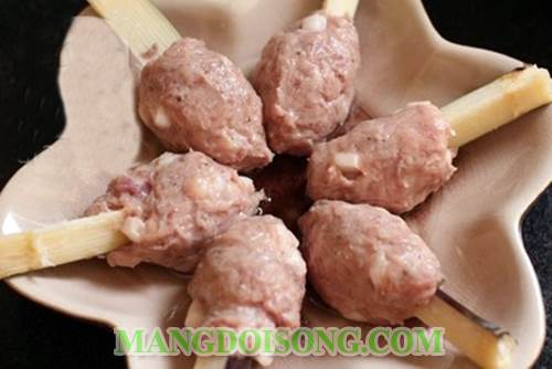 Cách làm chả bò viên mía ngọt rán thơm ngon ngây ngất dùng làm món khai vị cho ngày tiệc 6