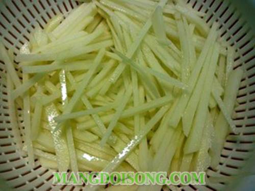Cách làm chả giò khoai tây ngon giòn đơn giản ngay tạ bếp gia đình bạn chỉ với 3 bước 1