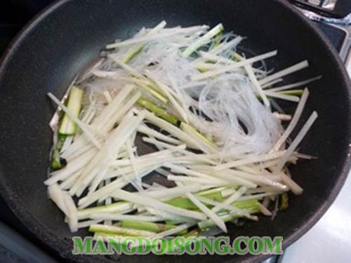 Cách làm chả giò khoai tây ngon giòn đơn giản ngay tạ bếp gia đình bạn chỉ với 3 bước 3