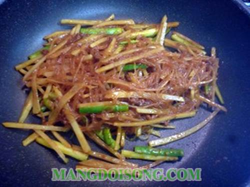 Cách làm chả giò khoai tây ngon giòn đơn giản ngay tạ bếp gia đình bạn chỉ với 3 bước 5