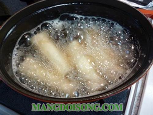 Cách làm chả giò khoai tây ngon giòn đơn giản ngay tạ bếp gia đình bạn chỉ với 3 bước 8