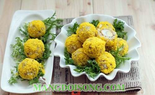 Cách làm cơm nắm nhân trứng cút ngon cực kì nhìn vàng ươm đẹp mê say dành cho bé biếng ăn 5