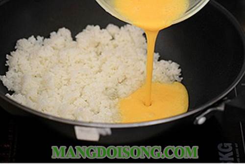 Cách làm cơm rang trứng thơm ngon hấp dẫn cho bữa điểm tâm sáng siêu tiết kiệm 2