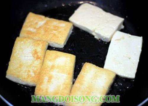 Cách làm đậu hủ chiên rắc vừng thơm ngon giòn tan cho ngày rằm thanh mát 2