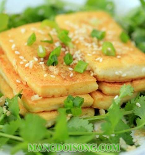 Cách làm đậu hủ chiên rắc vừng thơm ngon giòn tan cho ngày rằm thanh mát 3