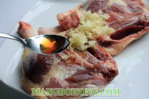 Cách làm đùi vịt nướng sốt me ngon dùng để ăn cơm chiều cho cả nhà thật thú vị 2