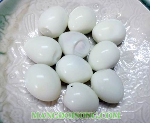 Cách làm giò sống viên trứng cút chiên vàng ngon giòn dùng làm món khai vị hấp dẫn cho bữa tiệc 4