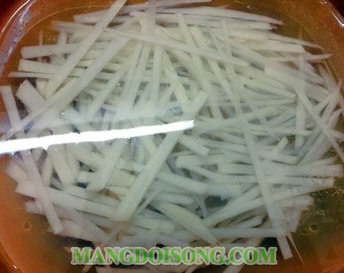 Cách làm giò sống viên trứng cút chiên vàng ngon giòn dùng làm món khai vị hấp dẫn cho bữa tiệc 6