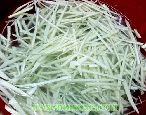 Cách làm gỏi măng tươi trộn thịt ba chỉ lá chanh ngon thơm dùng cho bữa cơm hay tiệc nhậu đều thích hợp 2