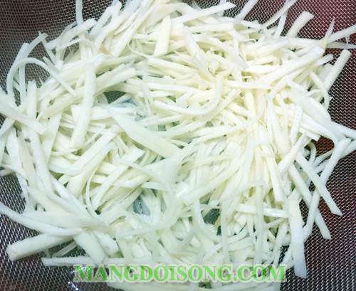 Cách làm gỏi măng tươi trộn thịt ba chỉ lá chanh ngon thơm dùng cho bữa cơm hay tiệc nhậu đều thích hợp 4