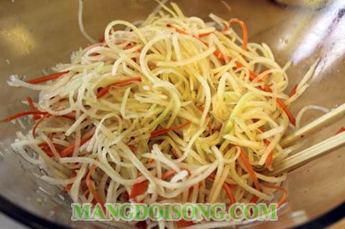 Cách làm gỏi xoài cà rốt dưa leo mù tạt chua cay thơm nồng ngon đẹp mắt như trong nhà hàng 4