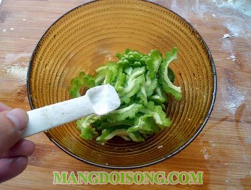 Cách làm khổ qua xào trứng ngon không bị đắng đơn giản chế biến nhanh chóng ngay tai bếp gia đình bạn 3