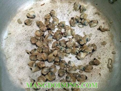 Cách làm ngao xào trứng ngon đậm đà vị dùng cho bữa cơm gia đình thật hấp dẫn và ngon miệng 5