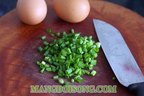 Cách làm nui chiên trứng ngon thơm độc đáo mà nhanh chóng cực cho bữa điểm tâm sáng đầy thú vị 4