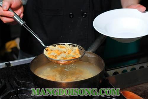 Cách làm nui xào bò ngũ sắc thơm ngon sang trọng đẹp mắt như trong nhà hàng đơn giản tại nhà  1