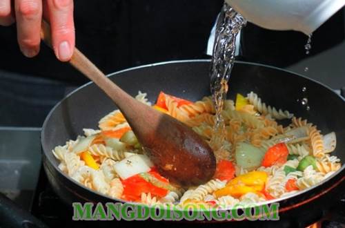 Cách làm nui xào bò ngũ sắc thơm ngon sang trọng đẹp mắt như trong nhà hàng đơn giản tại nhà  3