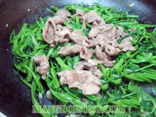 Cách làm rau muống xào thịt bò xanh tươi ngon thơm lừng bắt mắt như nhà hàng 6
