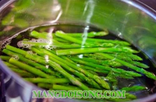Cách làm salade bò chiên măng tây thơm ngon chua cay cho ngày nghỉ cuối tuần thêm xanh 2