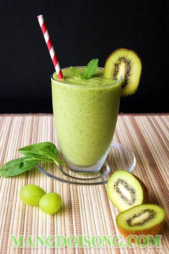 Cách làm sinh tố kiwi nho xanh cải bó xôi mật ong thơm ngon mát bổ giải tỏa cái nóng nhanh nhất 3