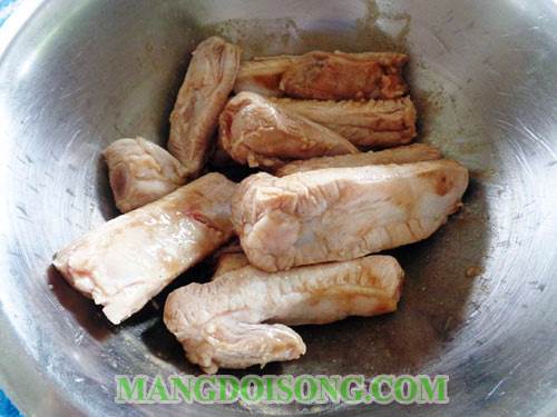 Cách làm sườn rang thính ngũ vị ngon đẹp mắt như trong nhà hàng cho bữa cơm gia đình bạn thêm sang trọng 2