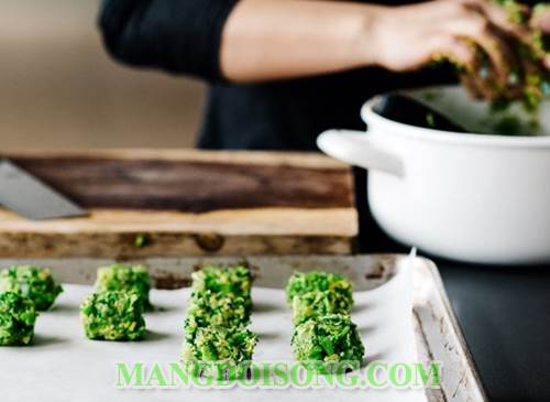 Cách làm súp lơ tẩm bột chiên giòn ngon ơi là ngon dùng làm món khai vị trong bữa tiệc 2