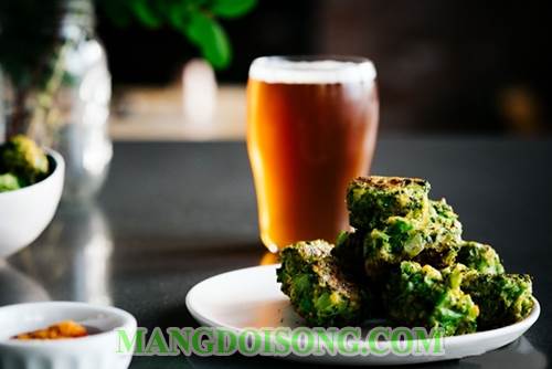Cách làm súp lơ tẩm bột chiên giòn ngon ơi là ngon dùng làm món khai vị trong bữa tiệc 4