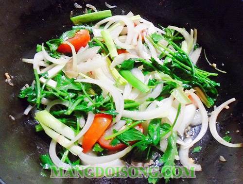 Cách làm thịt bê xào hành cần ngon đẹp mắt như trong nhà hàng với 4 bước đơn giản hấp dẫn vô cùng 5