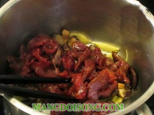 Cách làm thịt bò sốt nấm hương ngon thơm đậm vị cho bữa cơm chiều ngày mưa thêm đầm ấm 5