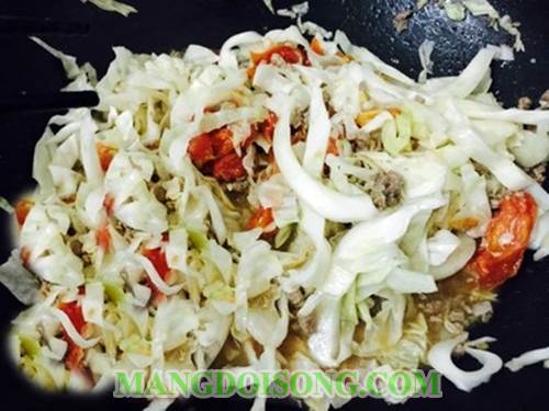 Cách làm thịt bò xào bắp cải ngon mát cho bữa cơm trưa gia đình bạn nhiều chất dinh dưỡng và ngon miệng 7
