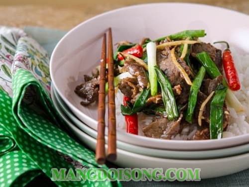 Cách làm thịt bò xào hành hoa ngon đơn giản nhanh chóng cho bữa cơm gia đình bạn thêm đầm ấm 7