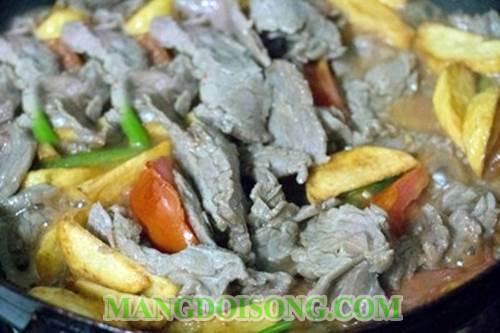Cách làm thịt bò xào khoai tây ngon ngọt bùi thơm làm món ăn ngon cho cả nhà thưởng thức 8
