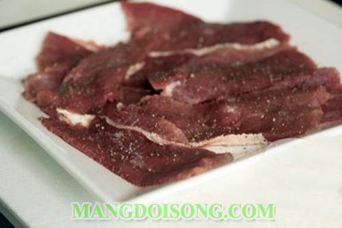 Cách làm thịt thăn bò nướng chan nước sốt sấu tươi thơm ngon nồng vị cho bữa cơm gia đình bạn thêm hấp dẫn 1