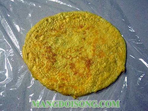Cách làm trứng chiên cuộn cá hồi hun khói ngon độc đáo đơn giản ai cũng có thể làm được 2