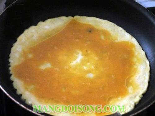 Cách làm trứng chiên cuộn ngũ sắc ngon đẹp mắt cho bé cùng gia đình ăn mê say mà không lo bị nóng 6