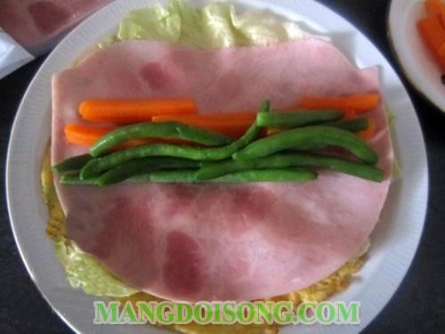 Cách làm trứng chiên cuộn ngũ sắc ngon đẹp mắt cho bé cùng gia đình ăn mê say mà không lo bị nóng 7