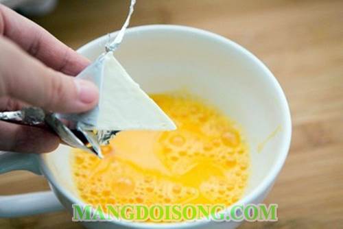 Cách làm trứng chiên phô mai nấm mỡ ngon đổi gió cho món trứng truyền thống 2