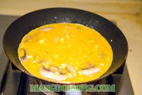 Cách làm trứng chiên phô mai nấm mỡ ngon đổi gió cho món trứng truyền thống 5