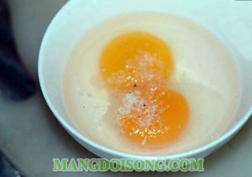 Cách làm trứng cuộn cá ngừ ngon thơm ngây ngất cung cấp thật nhiều chất đạm cho cơ thể 4