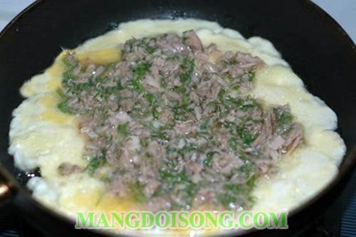 Cách làm trứng cuộn cá ngừ ngon thơm ngây ngất cung cấp thật nhiều chất đạm cho cơ thể 5