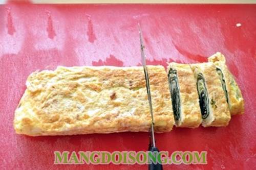 Cách làm trứng cuộn rong biển cá bào ngon đơn giản đẹp mắt theo phong cách Nhật Bản 7