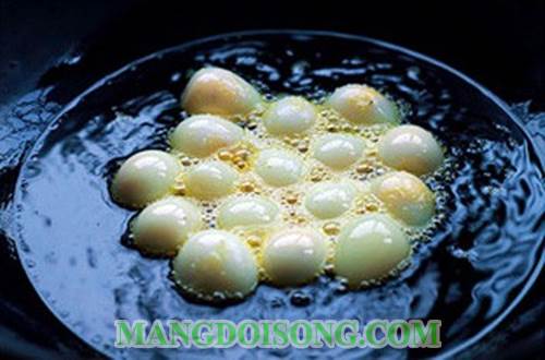 Cách làm trứng cút chiên sốt chua ngọt ngon ơi là ngon nhìn là thèm ăn là mê 2
