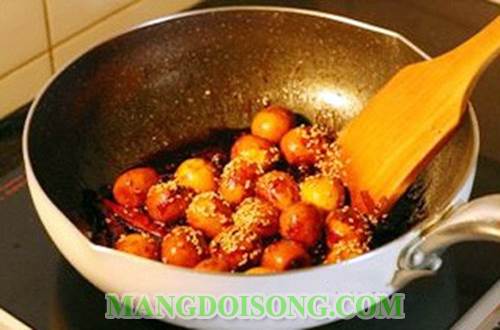 Cách làm trứng cút kho sốt tương ngon bổ rẻ cho mọi người mọi nhà trông rất hấp dẫn và lạ miệng 6