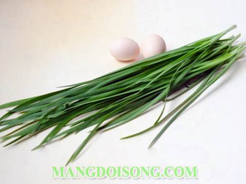Cách làm trứng gà xào lá hẹ tươi ngon hấp dẫn đơn giản cho bà nội trợ ít thời gian 1
