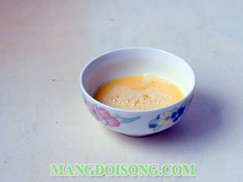 Cách làm trứng gà xào lá hẹ tươi ngon hấp dẫn đơn giản cho bà nội trợ ít thời gian 2