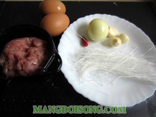 Cách làm trứng muối hấp thịt heo bún tàu ngon đổi gió cho bữa cơm gia đình thêm phong phú 1