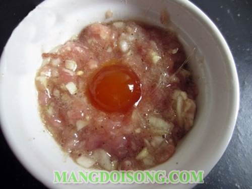 Cách làm trứng muối hấp thịt heo bún tàu ngon đổi gió cho bữa cơm gia đình thêm phong phú 4