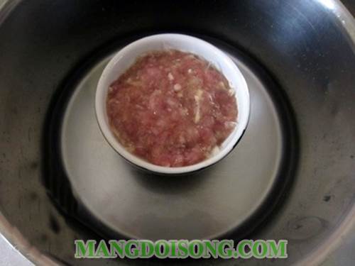 Cách làm trứng muối hấp thịt heo bún tàu ngon đổi gió cho bữa cơm gia đình thêm phong phú 5