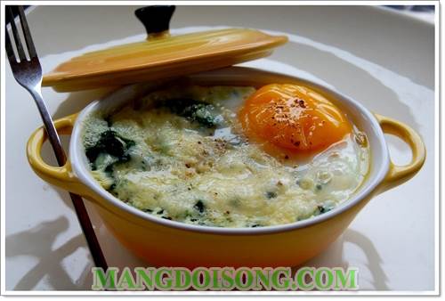 Cách làm trứng nướng rau chân vịt trần phô mai ngon thơm bổ dưỡng cho ngày mưa 5